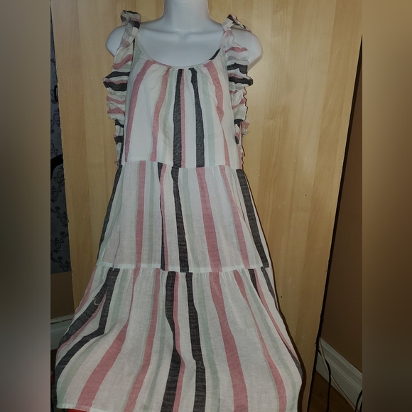 Cute Drop Waist Dress with Fluttery Sleeves - Picture 2 of 7